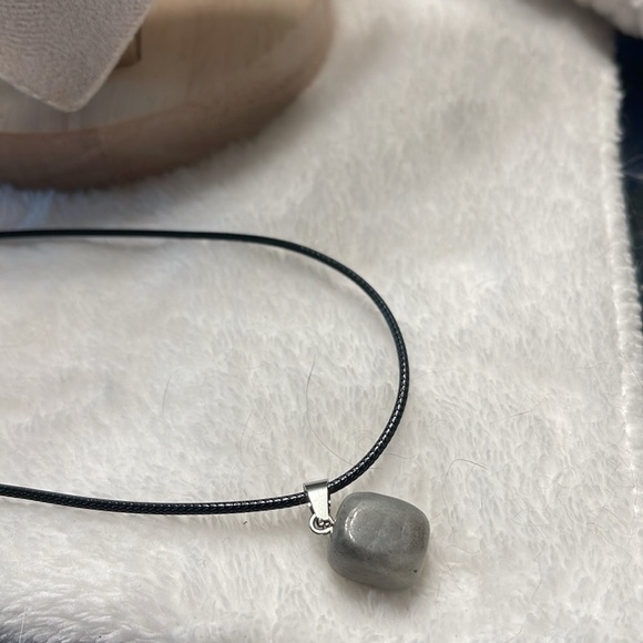 Elegant Black and Silver  labradorite stone Pendant Necklace - Picture 3 of 5